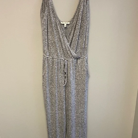 Express Grey Sleeveless Surplice Jumpsuit (M) - Picture 3 of 7
